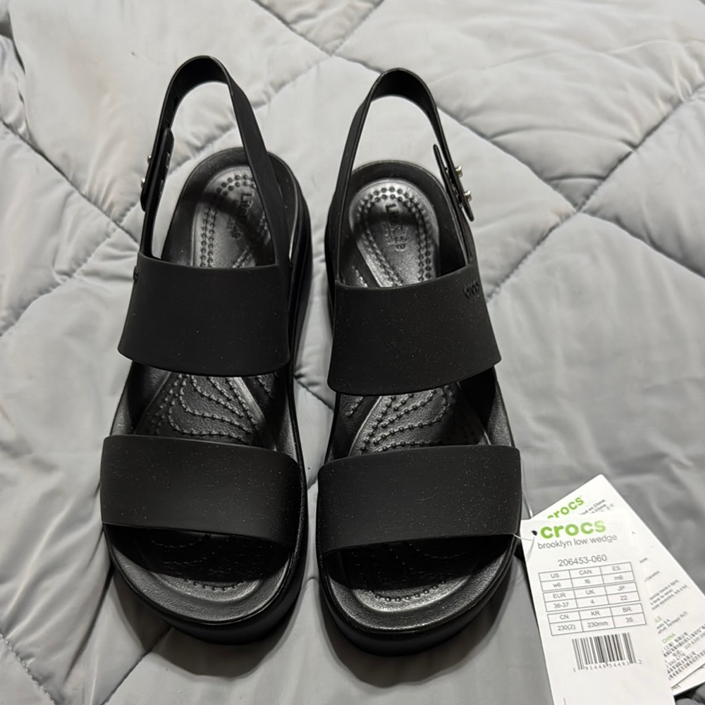 CROCS Black Sandals with Cushioned Sole and Elastic Straps